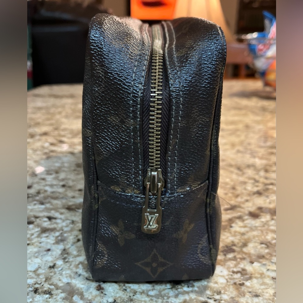 Louis Vuitton Monogram toiletry bag - Picture 3 of 6